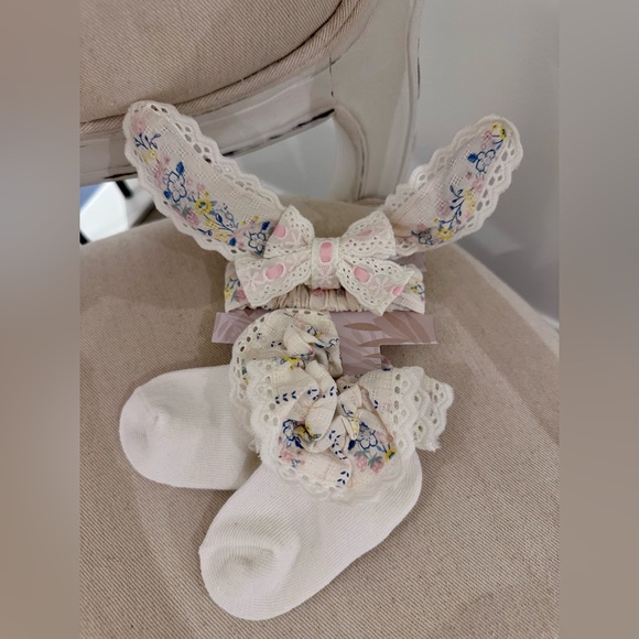 🐰 3~6 Mth Spring Baby Bunny Ruffle Romper Outfit with Headband & Socks NWT - Picture 8 of 10